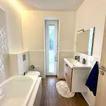 Apartment Modern, Stilusos Paloznakon