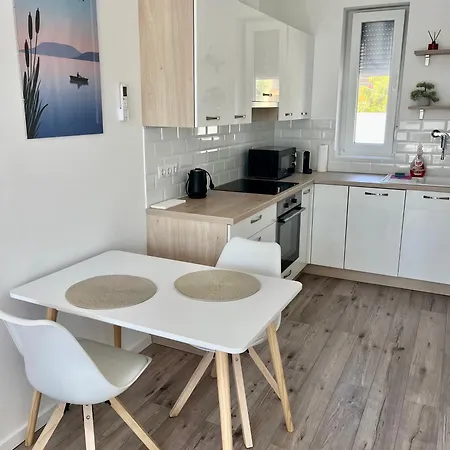 Modern, Stilusos Paloznakon Apartment